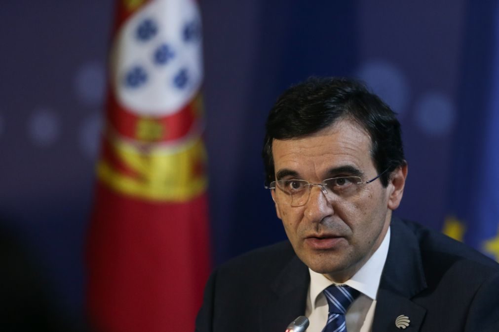 Ministro da Saúde considera aumento de 400 euros para enfermeiros