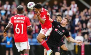 Benfica volta a vencer Midtjylland e garante 'play-off' da Liga dos Campeões