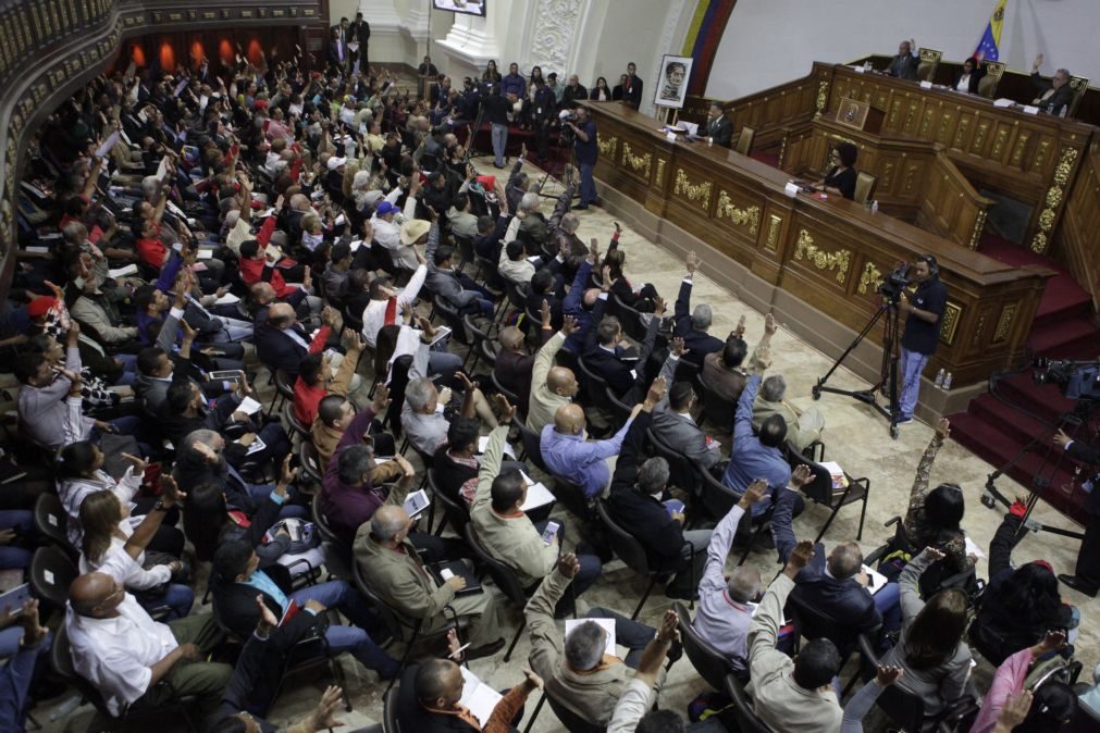 Membro da Assembleia Constituinte venezuelana pede investigação a candidatos da oposição