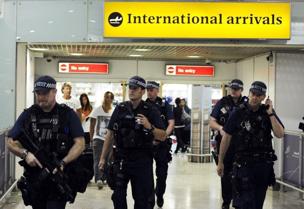 Um dos 'Beatles' do Estado Islâmico detido e acusado de terrorismo no Reino Unido