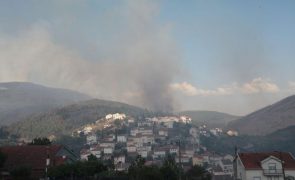 Mais de 1.500 bombeiros combatiam fogo na Serra da Estrela às 22:30