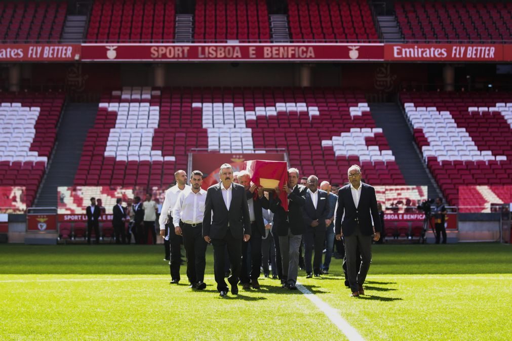 Chalana: Adeptos despedem-se do Pequeno Genial no Estádio da Luz