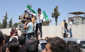 Milhares sírios manifestam-se contra a Turquia nas zonas sob controlo rebelde