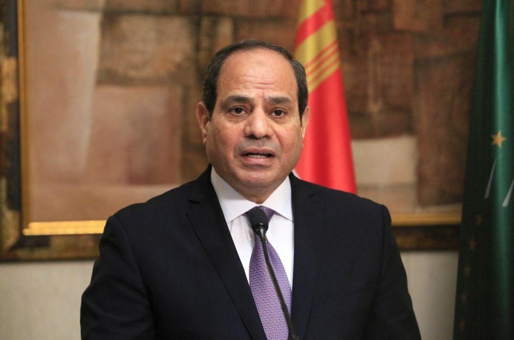Presidente do Egito troca 13 ministros em remodelação governamental