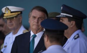 Sob pressão, militares tentam distanciar-se de Jair Bolsonaro no Brasil
