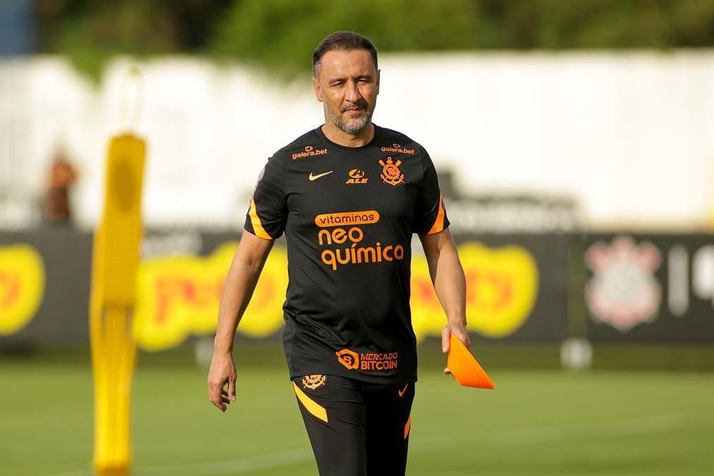 Flamengo: Vítor Pereira perde três troféus em dois meses e adeptos não perdoam