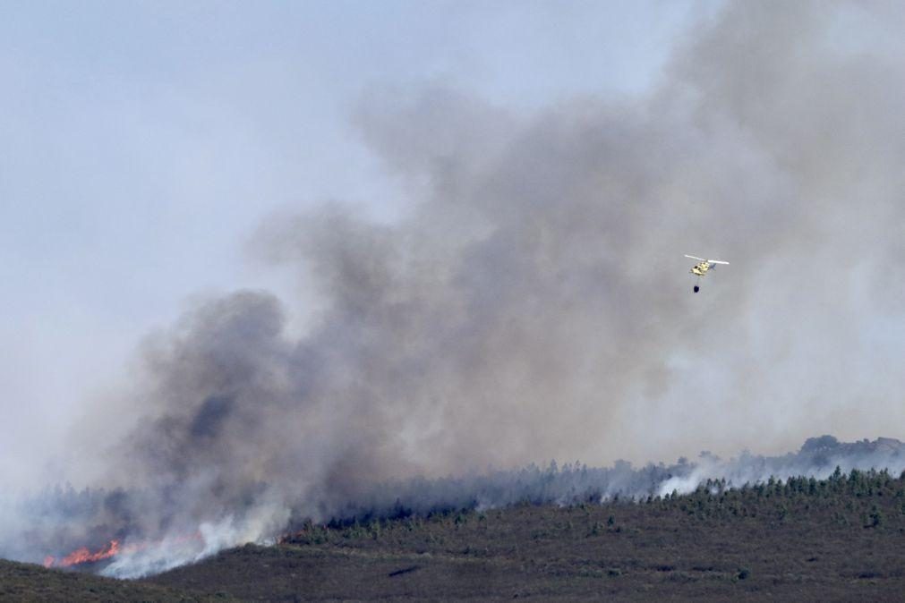 Fogo em serra de Zamora, Espanha, por extinguir após dois meses