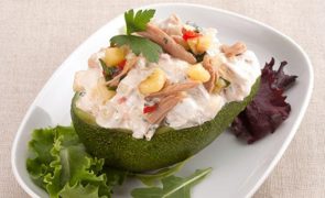 Abacate com salada de atum - Delicie-se com esta receita fácil, fresca e rápida!