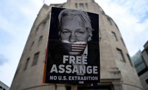 Advogados e jornalistas processam CIA por espionagem a Julian Assange