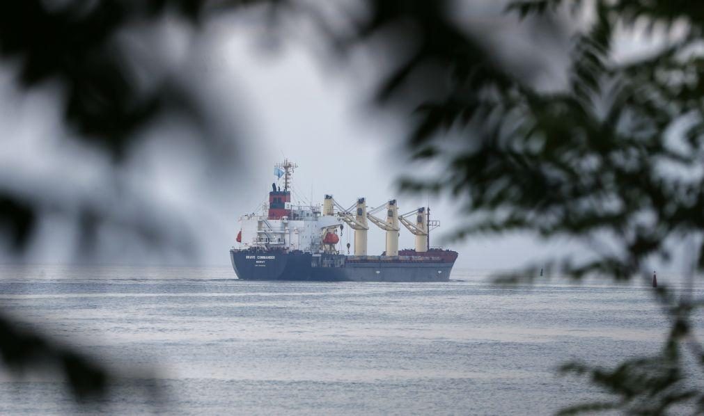 Primeiro navio da ONU com cereais para África parte de porto ucraniano