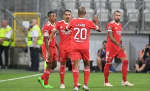 Benfica vence Dinamo Kiev e fica perto da fase de grupos da Liga dos Campeões