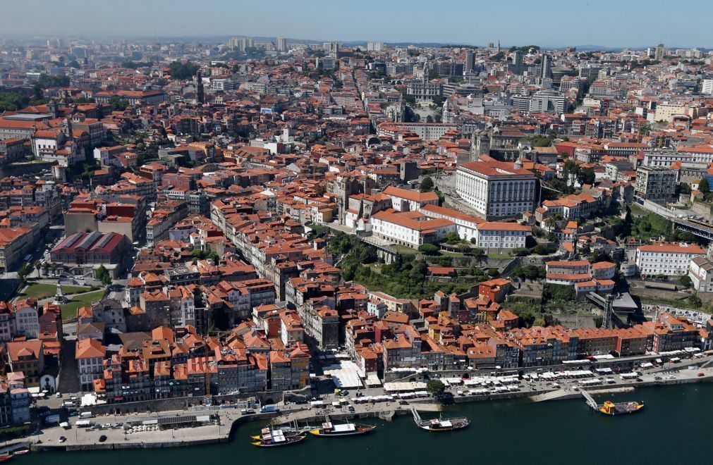 Turista esfaqueado nas costas e no abdómen durante assalto no Porto