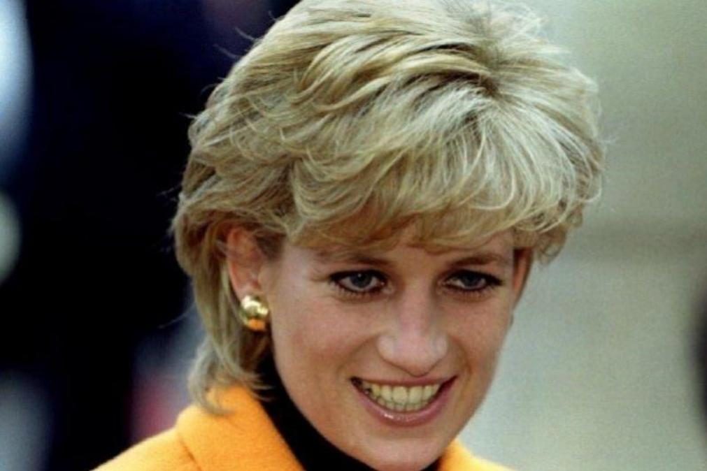 Princesa Diana terá previsto que “acabaria morta” em acidente de carro