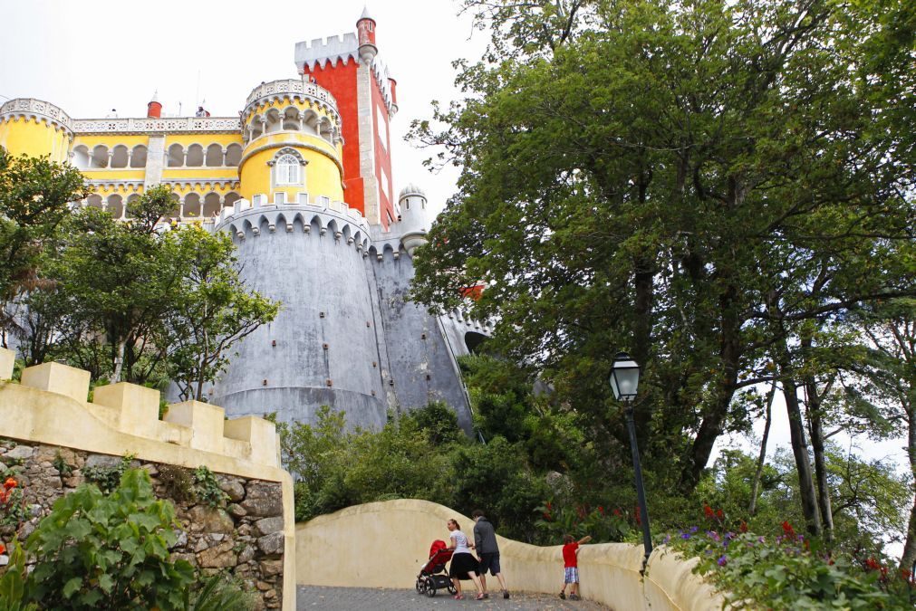 Serra de Sintra e monumentos encerrados ao público até terça-feira