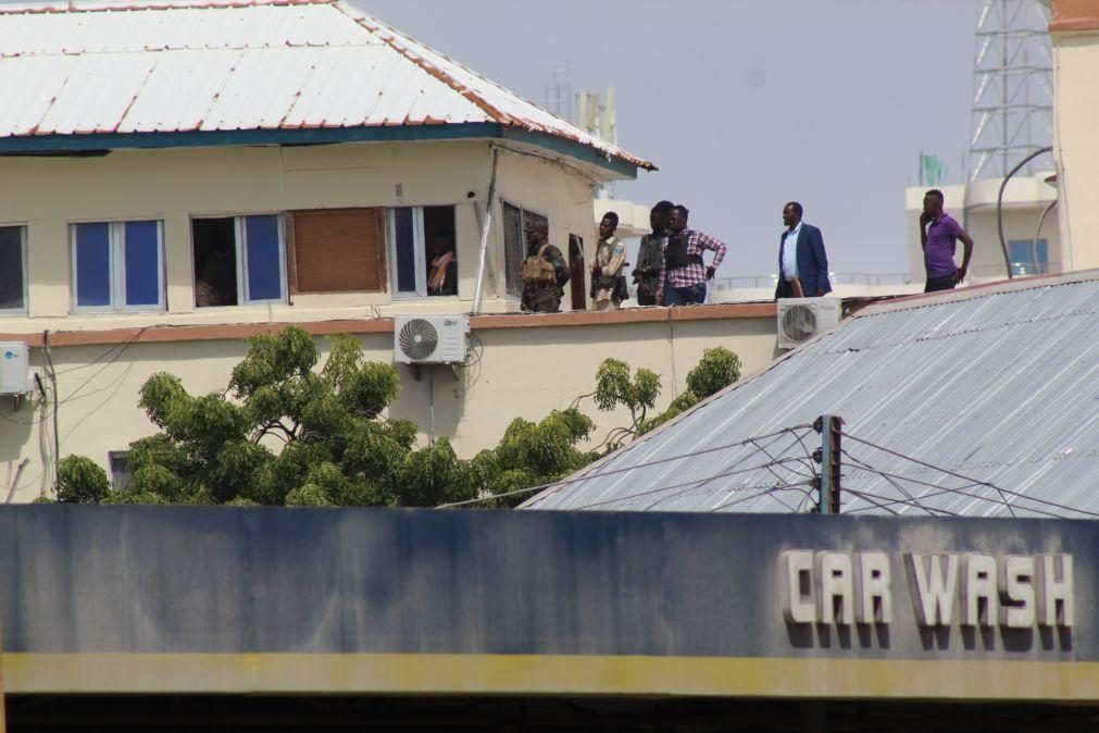 Pelo menos 30 mortos e 40 feridos em ataque a hotel da capital da Somália
