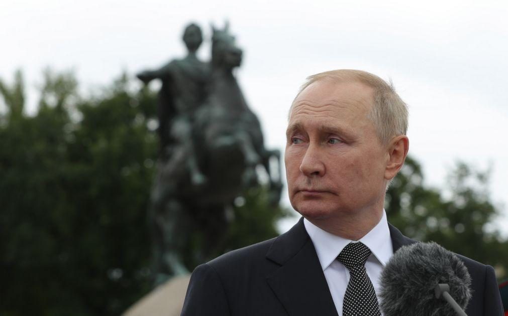 Putin avisa que próxima década será a mais “perigosa” desde a Segunda Guerra Mundial
