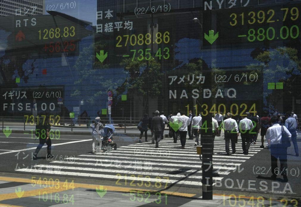 Bolsa de Tóquio fecha a perder 0,47%