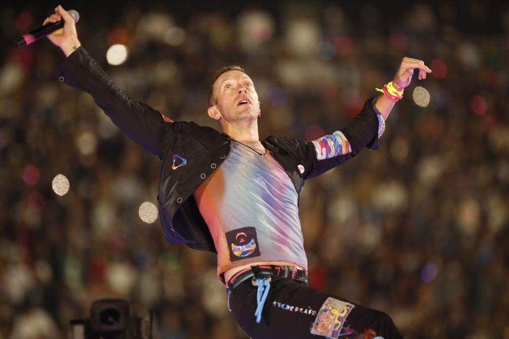 Fã tatua data do concerto dos Coldplay... mas espetáculo é adiado