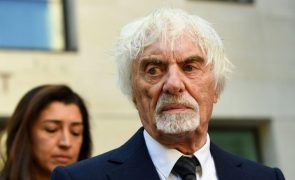 Ex-chefe da F1 Bernie Ecclestone nega em tribunal acusação de fraude fiscal