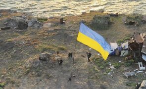 Zelensky promete regresso da bandeira nacional a territórios ocupados pela Rússia