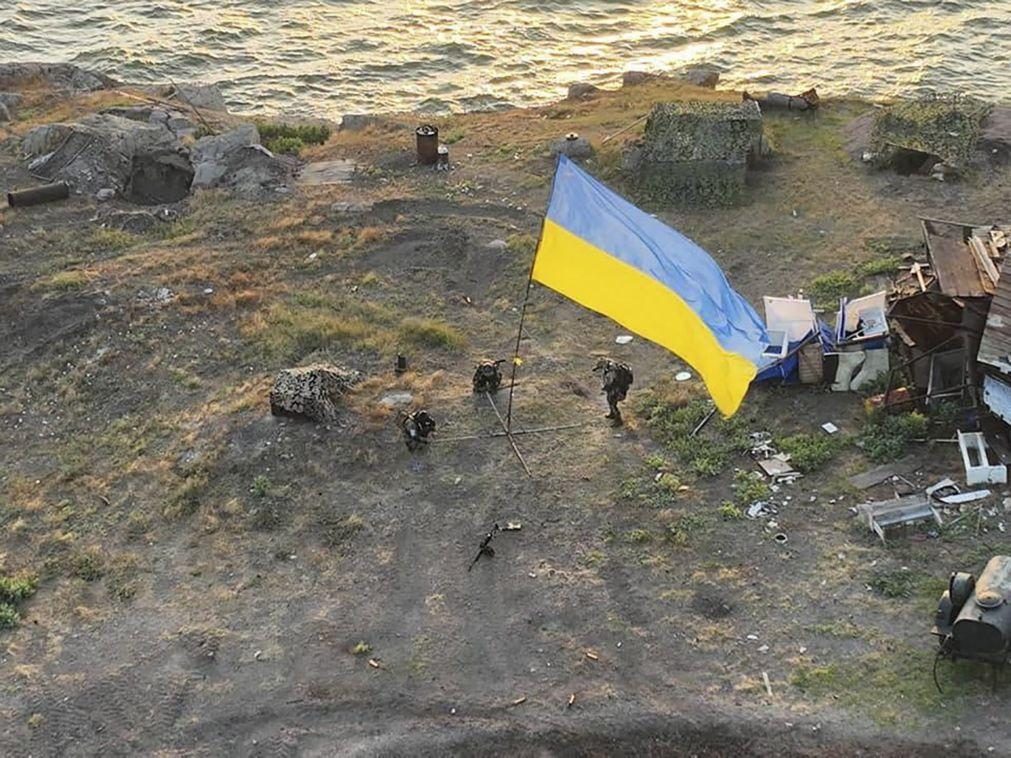Zelensky promete regresso da bandeira nacional a territórios ocupados pela Rússia