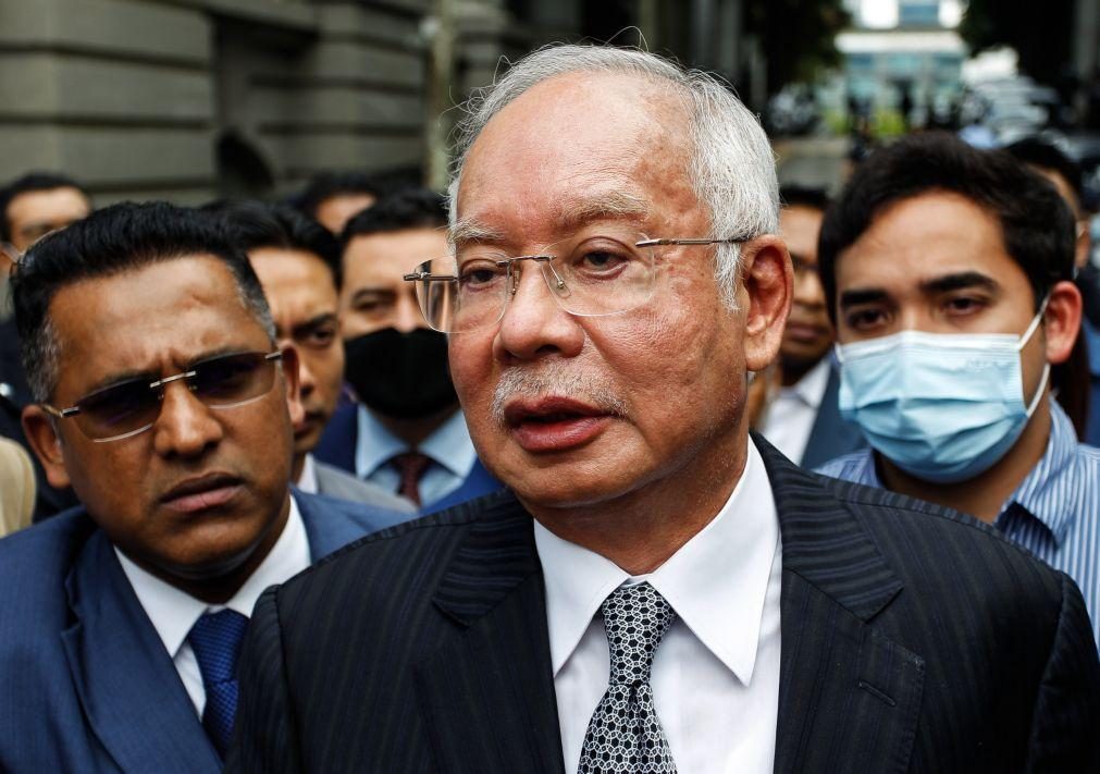 Tribunal confirma 12 anos de prisão para antigo primeiro-ministro da Malásia