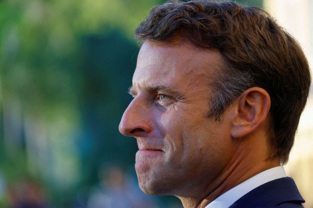 Emmanuel Macron alerta os franceses sobre 