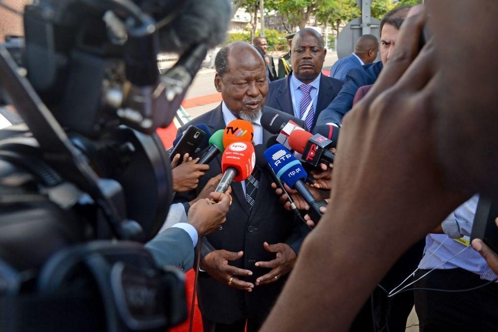 Ex-PR de Moçambique Joaquim Chissano satisfeito com processo eleitoral em Angola