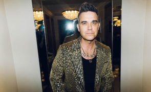 Robbie Williams afirma ter superado vício de fazer sexo com estranhos graças à mulher