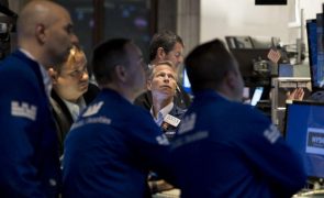 Wall Street inicia sessão em alta após divulgação de dados económicos