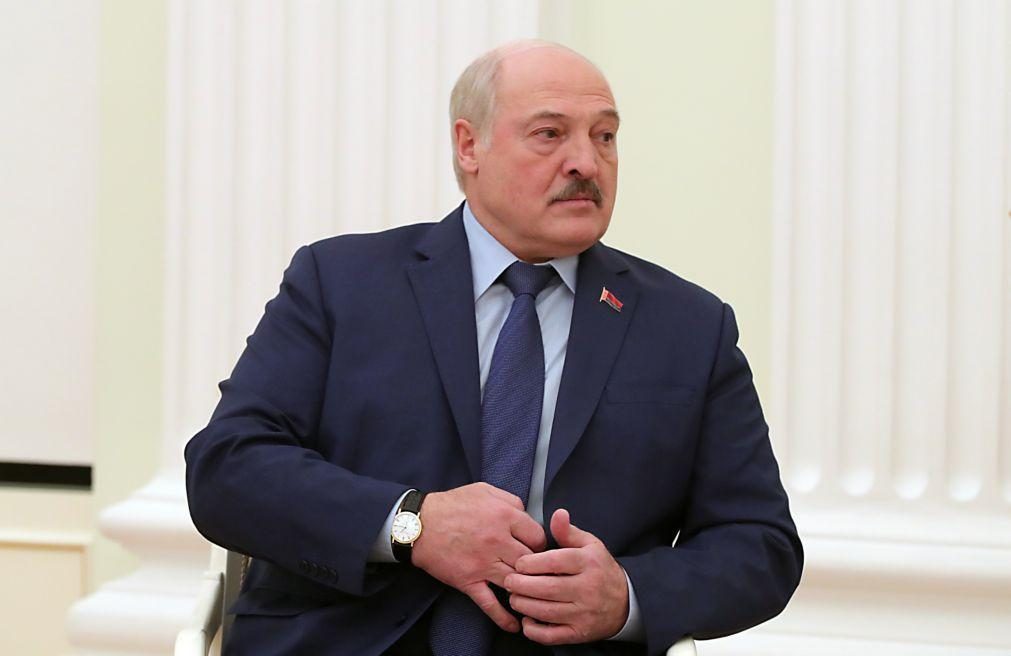 Bielorrússia diz estar a preparar aviões para transportarem armas nucleares