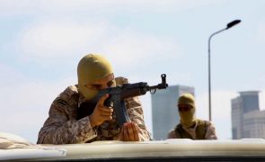 Violentos confrontos na capital da Líbia provocam sete mortos e 31 feridos