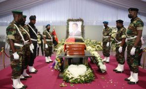 Funeral de Eduardo dos Santos realiza-se hoje perante delegações de 21 países
