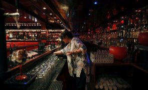 Associações de bares temem que falta de agentes na rua afaste clientes da baixa do Porto