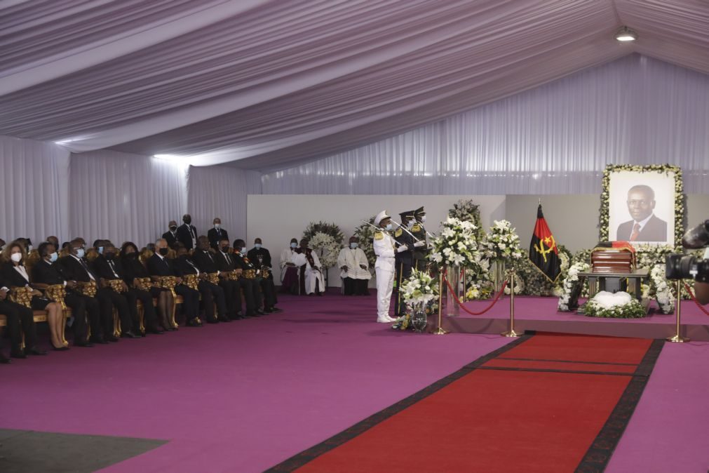 Ex-presidente angolano soube criar proximidade e Portugal deve-lhe muito -- MNE português