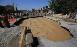 Paquistão reforça pedido de ajuda internacional para lidar com inundações no país