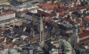 Criança de 7 anos morre atingida por estátua num hotel em Munique