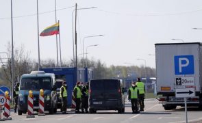 Migrações: Lituânia conclui construção de cerca na fronteira com a Bielorrússia