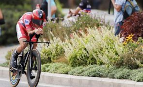 Vuelta: Evenepoel continua a dominar, nas montanhas ou no 'crono', e é mais líder