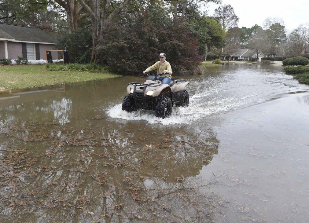 Governador do Mississípi declara estado de emergência devido às inundações