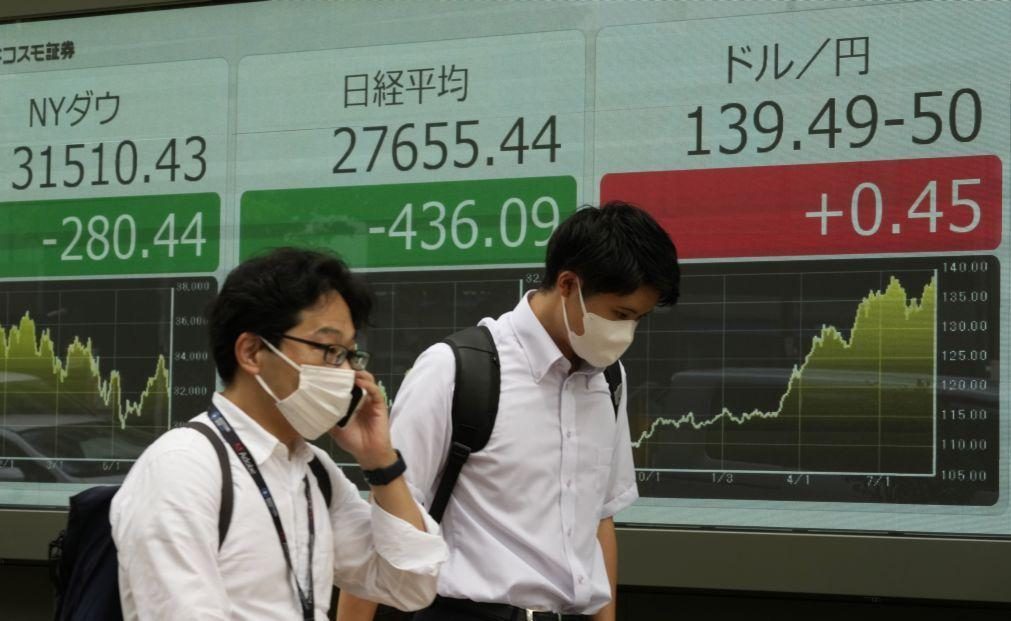 Bolsa de Tóquio fecha a perder 1,53%