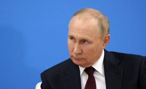 Putin diz que guerra visa acabar com 