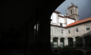 Jovem francês acusado de matar estudante no Porto começa hoje a ser julgado