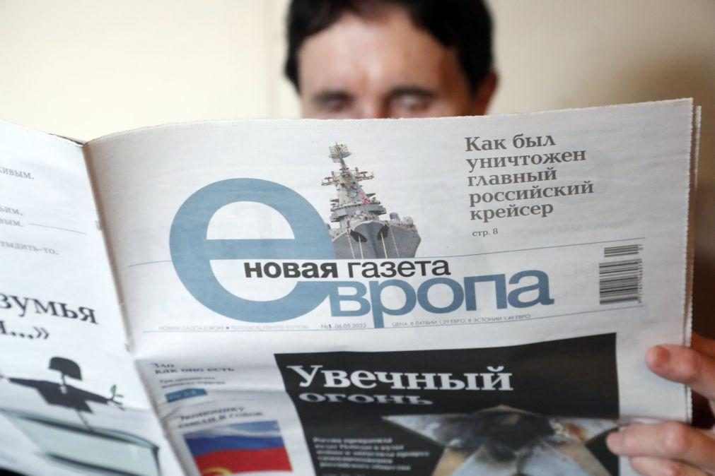 Tribunal russo revoga a licença do jornal independente Novaya Gazeta