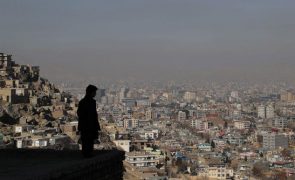 Sobe para seis número de mortos em atentado suicida junto à Embaixada da Rússia no Afeganistão