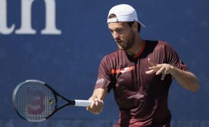 João Sousa avança para os 'quartos' do US Open em pares e iguala melhor prestação