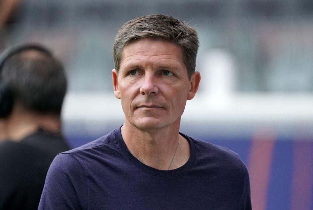 LC: Treinador do Eintracht ansioso pelo hino 'Champions' com 