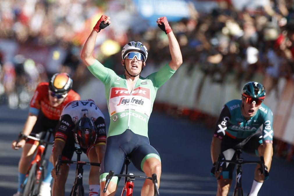 Mads Pedersen vence 16.ª etapa, Remco Evenepoel segue líder da Vuelta