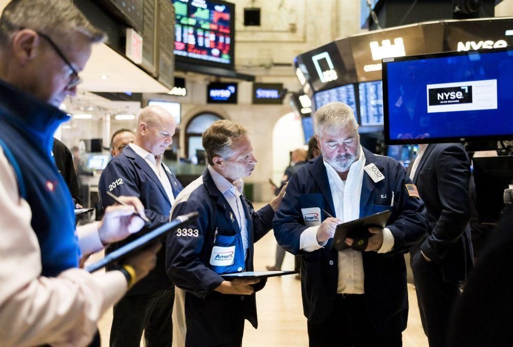 Wall Street quebra tendência e fecha em alta apesar da incerteza com a economia global