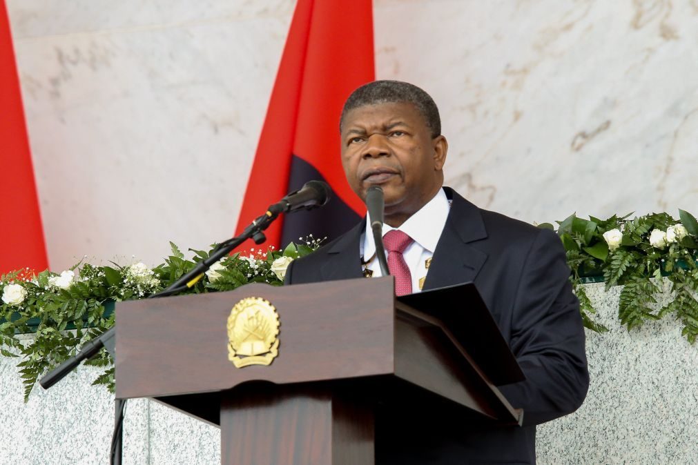 PR angolano empossa 32 ministros avisando que serão avaliados pelo trabalho feito